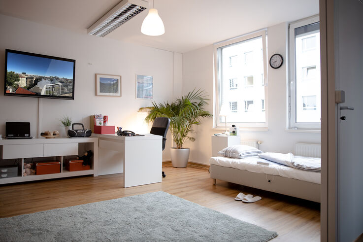 Wohnzimmer im AAL-Showroom des AWZ Soziales Wien. (Bild: FSW) Wohnzimmer im AAL-Showroom des AWZ Soziales Wien. (Bild: FSW)