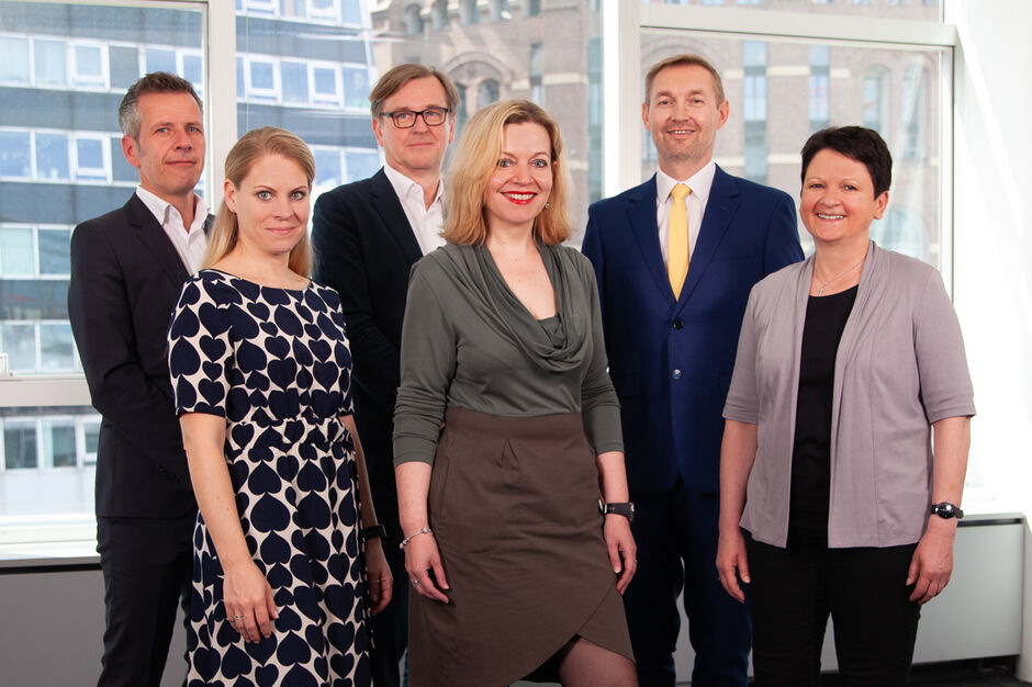 FSW-Geschäftsführerin Anita Bauer mit dem Team des strategischen Managements – aufgenommen vor März 2020 (Bild: FSW)